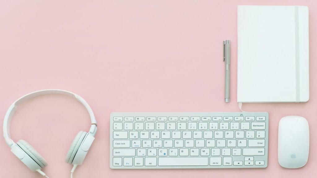 社会保険労務士の勉強と働き方を考える女性向けイメージ